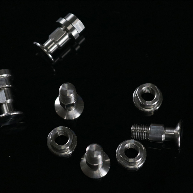 CNC-Edelstahlschrauben und -muttern